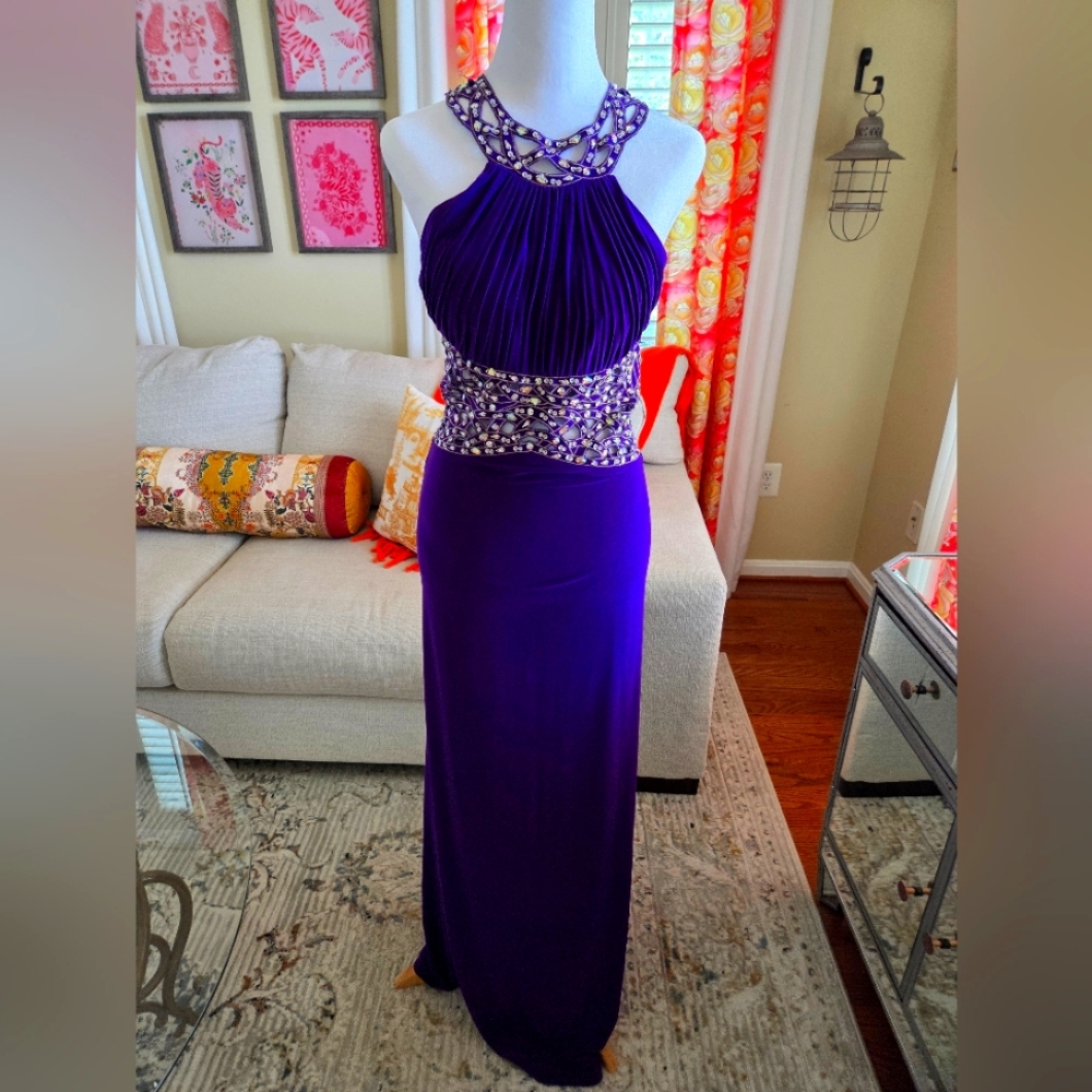Camille La Vie Formal Gown Prom Evening Sz 2 Embellished Halter Violet Purple
